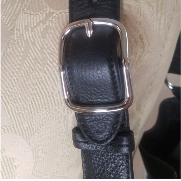 Stylish black Coach Penelope Hobo Leather handbag with silver hardware. - Picture 12 of 16